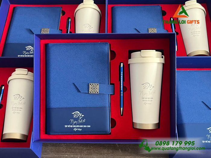 Set Quà Tặng (Sổ + Ly + Bút) In Khắc 20 Năm Ngày Trở Về Của Cựu Học Sinh Làm Quà Tri Ân Thầy Cô
