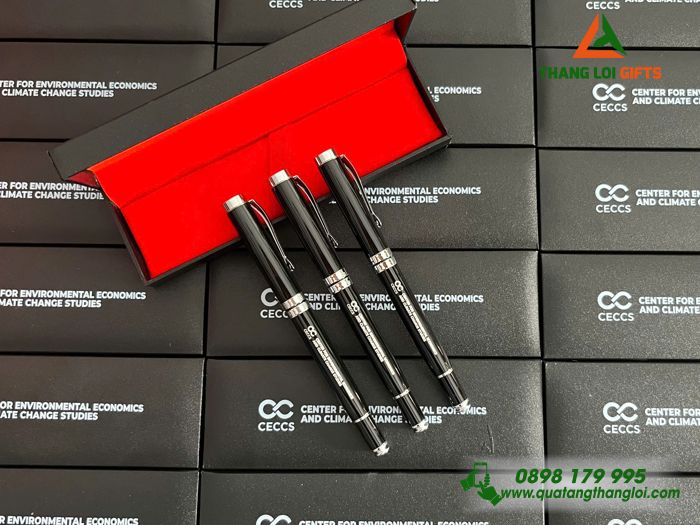 Bút Ký Kim Loại Màu Đen Khoen Bạc & Hộp Bút Nắp Bật Khắc Logo Doanh Nghiệp CECCS