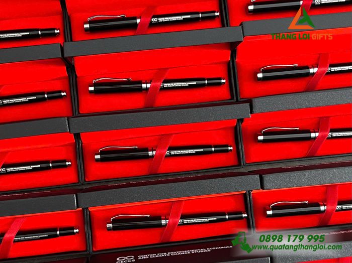Bút Ký Kim Loại Màu Đen Khoen Bạc & Hộp Bút Nắp Bật Khắc Logo Doanh Nghiệp CECCS