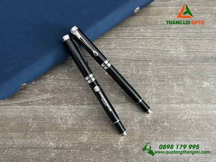 Bút Ký Kim Loại Nắp Màu Đen Khoen Bạc Khắc Logo Doanh Nghiệp Y TECH