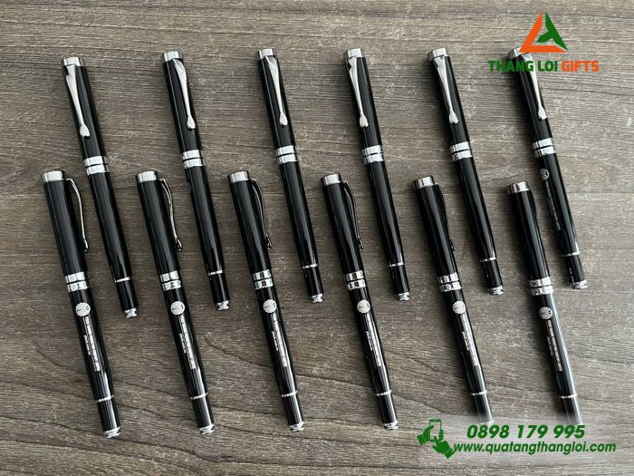 Bút Ký Kim Loại Nắp Màu Đen Khoen Bạc Khắc Logo Doanh Nghiệp Y TECH