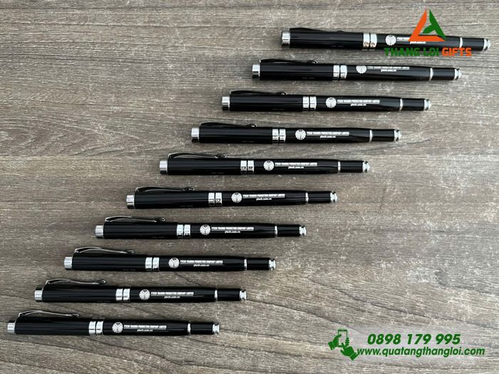 Bút Ký Kim Loại Nắp Màu Đen Khoen Bạc Khắc Logo Doanh Nghiệp Y TECH