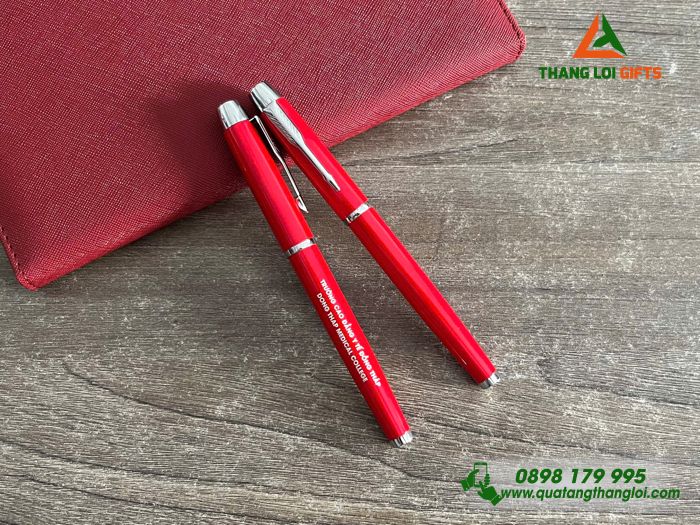 Bút Kim Loại Màu Đỏ Khắc Tên Trường Cao Đẳng Y Tế Đồng Tháp