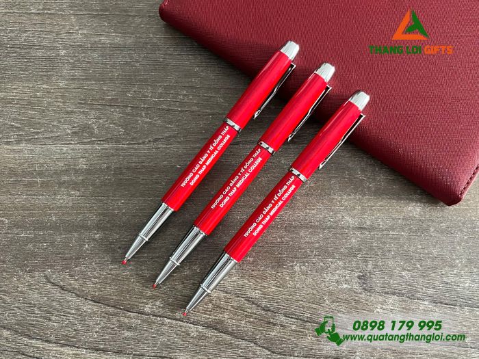 Bút Kim Loại Màu Đỏ Khắc Tên Trường Cao Đẳng Y Tế Đồng Tháp