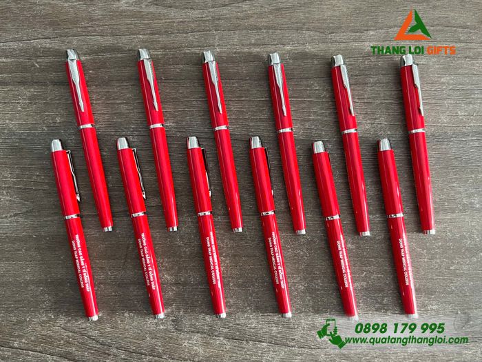 Bút Kim Loại Màu Đỏ Khắc Tên Trường Cao Đẳng Y Tế Đồng Tháp