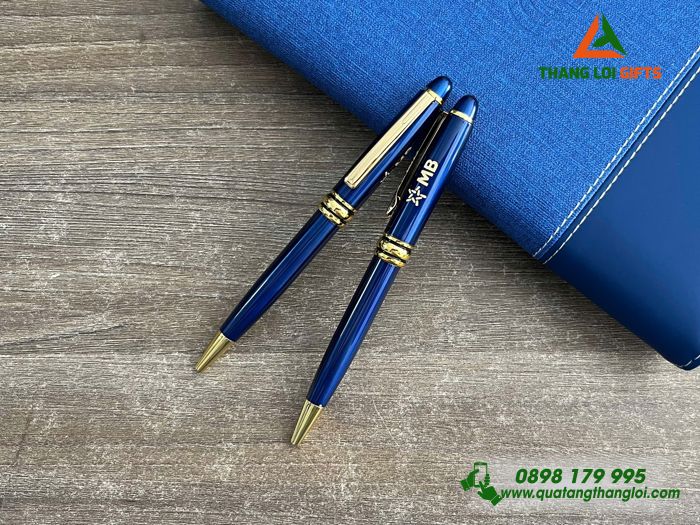 Bút Ký Xoay Màu Xanh Khoen Vàng Cao Cấp Khắc Logo Ngân Hàng MB Làm Quà Tặng
