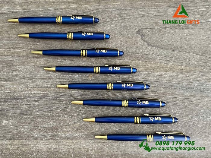 Bút Ký Xoay Màu Xanh Khoen Vàng Cao Cấp Khắc Logo Ngân Hàng MB Làm Quà Tặng