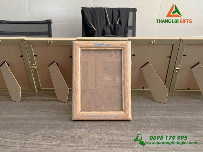Khung Hình Gỗ Để Bàn & Treo Tường In Logo Doanh Nghiệp ShinFlow