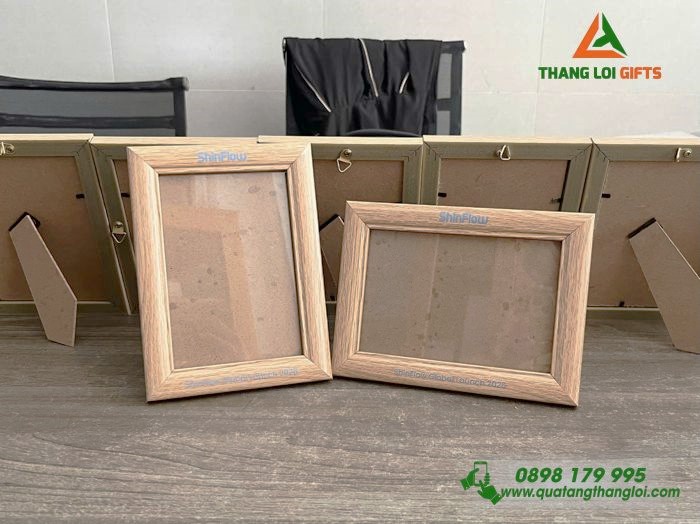 Khung Hình Gỗ Để Bàn & Treo Tường In Logo Doanh Nghiệp ShinFlow