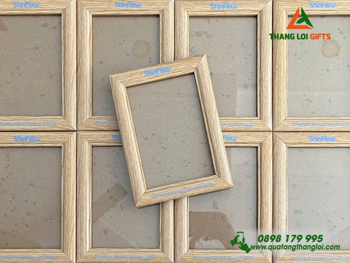 Khung Hình Gỗ Để Bàn & Treo Tường In Logo Doanh Nghiệp ShinFlow