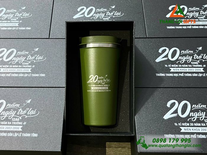 Ly Giữ Nhiệt 510ml Màu Xanh Rêu In Khắc Logo 20 Năm Ngày Trở Lại Trường THPT Dân Lập Lê Thánh Tông