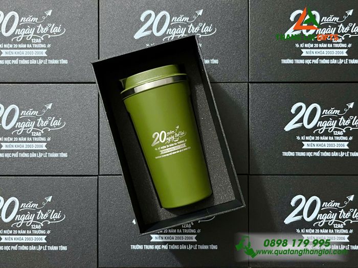 Ly Giữ Nhiệt 510ml Màu Xanh Rêu In Khắc Logo 20 Năm Ngày Trở Lại Trường THPT Dân Lập Lê Thánh Tông
