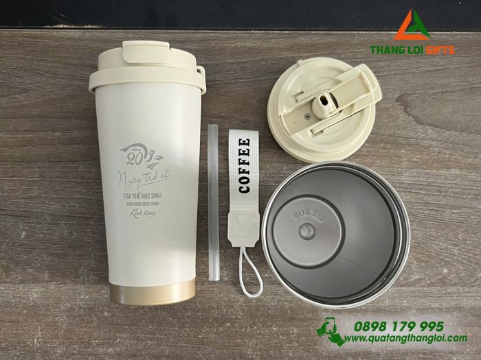 Ly Giữ Nhiệt 530ml Màu Trắng Kem Khắc Logo 20 Năm Ngày Trở Về Trường