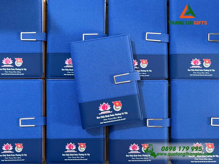 Sổ Da Bìa Còng Màu Xanh In Logo Đoàn Thanh Niên Cộng Sản Làm Quà Tặng Đại Hội