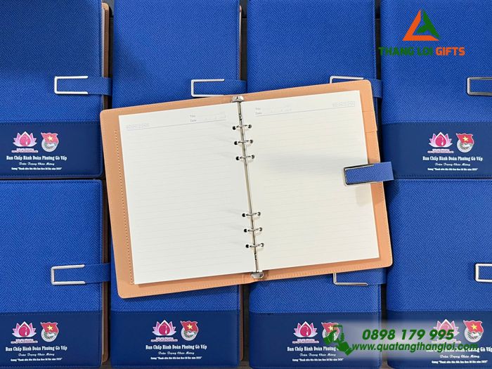 Sổ Da Bìa Còng Màu Xanh In Logo Đoàn Thanh Niên Cộng Sản Làm Quà Tặng Đại Hội
