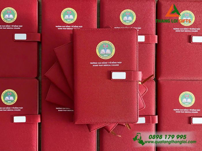 Sổ Dán Gáy A5 Màu Đỏ In Logo Trường Cao Đẳng Y Tế Đồng Tháp