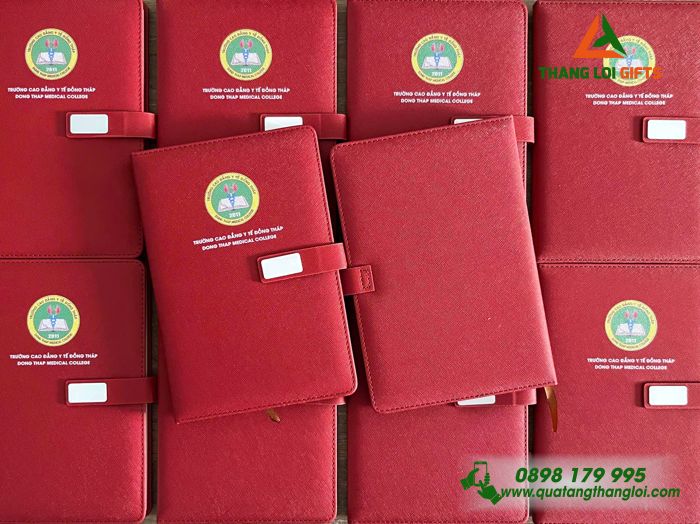 Sổ Dán Gáy A5 Màu Đỏ In Logo Trường Cao Đẳng Y Tế Đồng Tháp