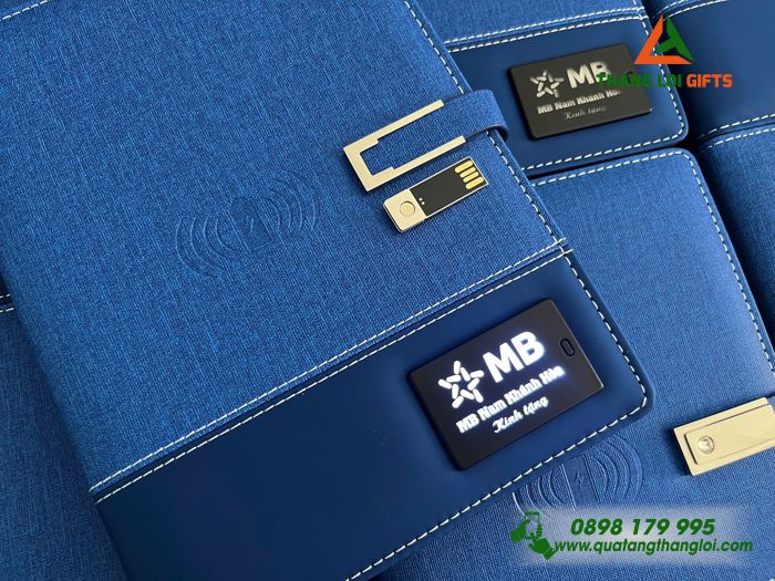 Sổ Tay Đa Năng 8.000mAh Màu Xanh Khắc Logo Ngân Hàng MB Làm Quà Tặng