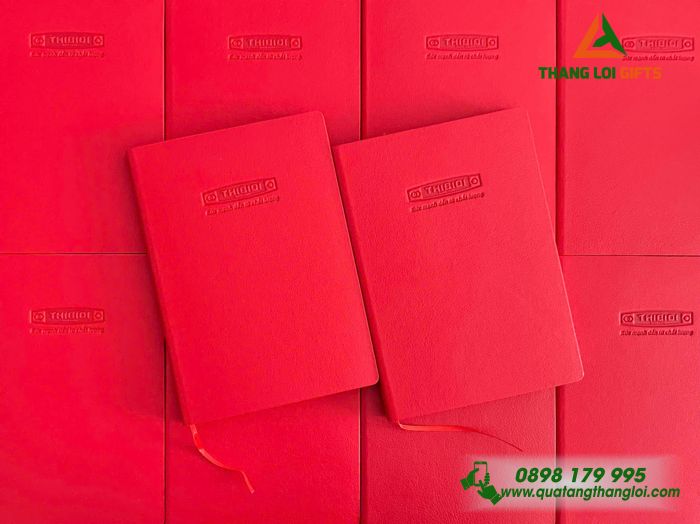 Sổ Tay Dán Gáy A5 Màu Đỏ Dập Chìm Logo Doanh Nghiệp THIBIDI