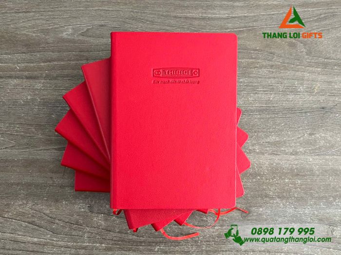 Sổ Tay Dán Gáy A5 Màu Đỏ Dập Chìm Logo Doanh Nghiệp THIBIDI