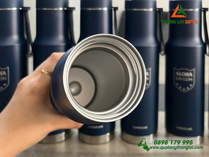 Bình Giữ Nhiệt Lock&Lock LHC4199 620ml Màu Xanh Đậm Khắc Logo Trung Tâm Ngoại Ngữ ALOHA Sài Gòn