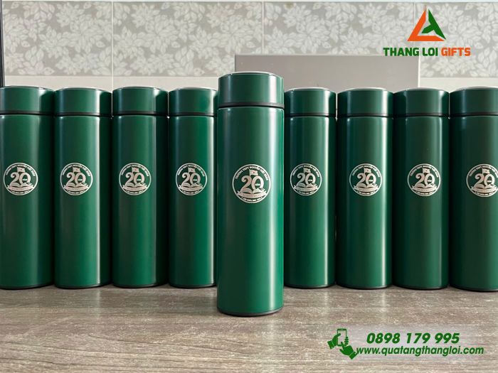 Bình Giữ Nhiệt 500ml Màu Xanh Lá Khắc Logo 20 Năm Trở Về Trường THPT Nguyễn Viết Xuân