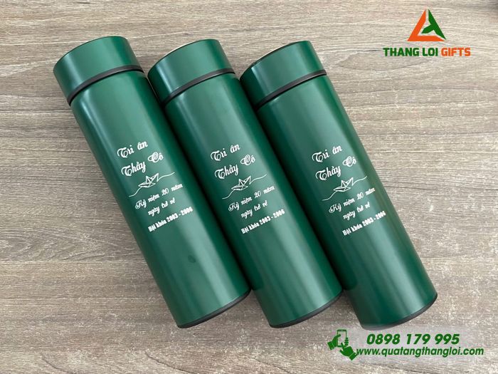 Bình Giữ Nhiệt 500ml Màu Xanh Lá Khắc Logo 20 Năm Trở Về Trường THPT Nguyễn Viết Xuân