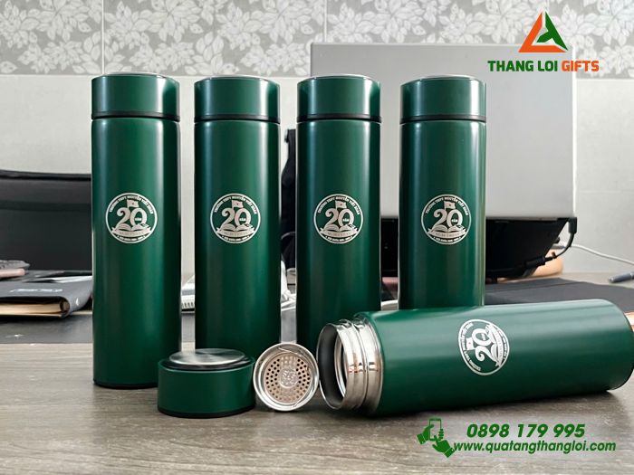 Bình Giữ Nhiệt 500ml Màu Xanh Lá Khắc Logo 20 Năm Trở Về Trường THPT Nguyễn Viết Xuân