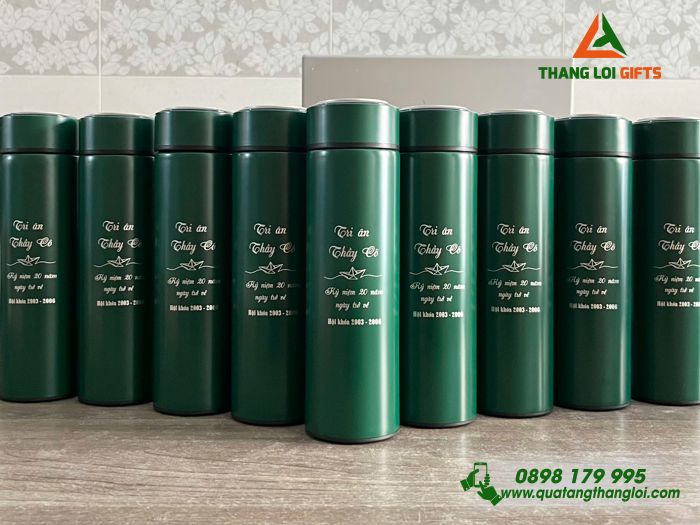 Bình Giữ Nhiệt 500ml Màu Xanh Lá Khắc Logo 20 Năm Trở Về Trường THPT Nguyễn Viết Xuân