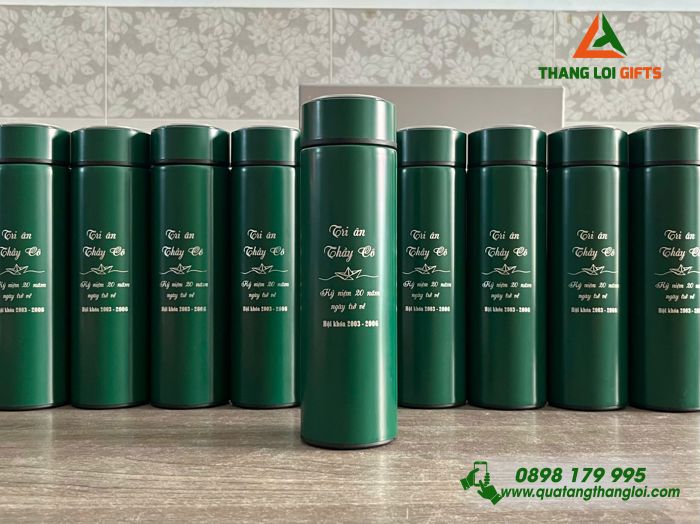 Bình Giữ Nhiệt 500ml Màu Xanh Lá Khắc Logo 20 Năm Trở Về Trường THPT Nguyễn Viết Xuân