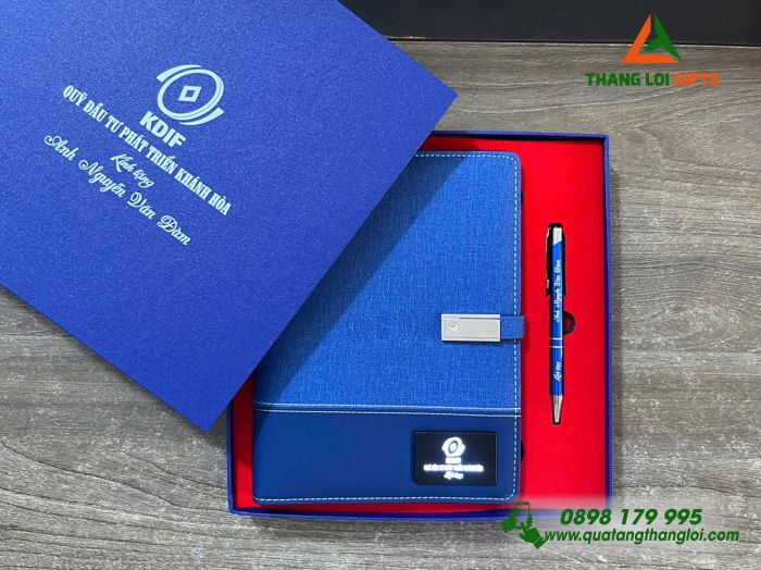 Combo Quà Tặng (Sổ Đa Năng & Bút) Màu Xanh In Khắc Logo KDIF Quỹ Đầu Tư Phát Triển Khánh Hòa