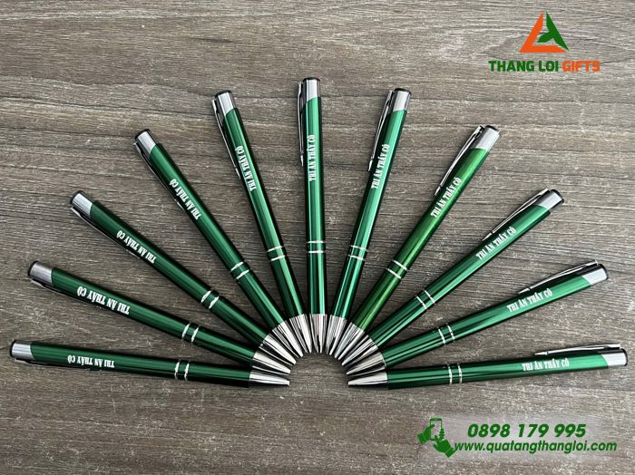 Bút Bi Kim Loại Bấm Màu Xanh Lá Khắc Tên