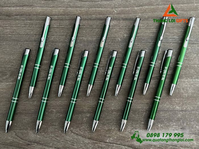 Bút Bi Kim Loại Bấm Màu Xanh Lá Khắc Tên