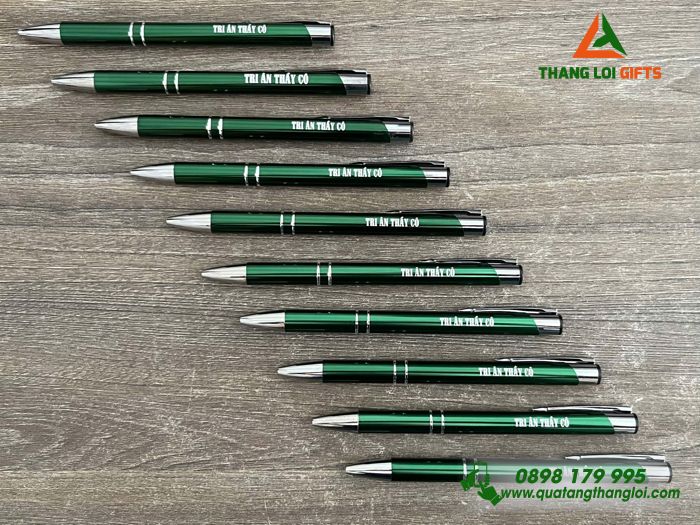 Bút Bi Kim Loại Bấm Màu Xanh Lá Khắc Tên