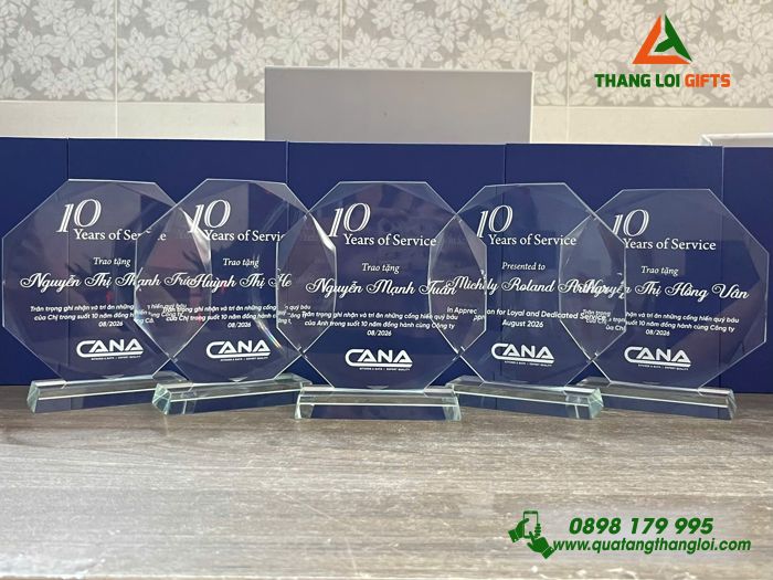 Cúp Pha Lê Tròn Trong Suốt In Logo Doanh Nghiệp CANA Làm Quà Tặng Vinh Danh