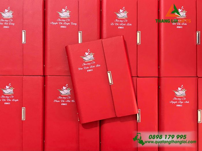 Sổ Tay Bìa Còng Gập 3 Màu Đỏ In Tên Làm Quà Tặng