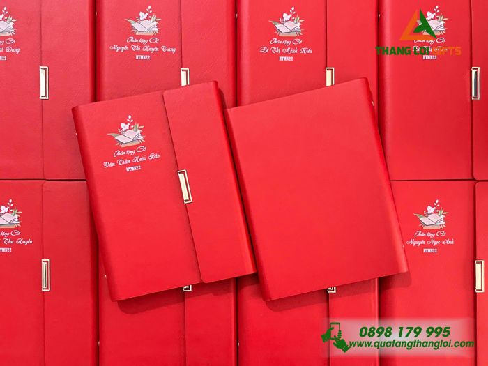 Sổ Tay Bìa Còng Gập 3 Màu Đỏ In Tên Làm Quà Tặng