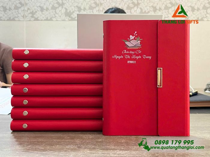 Sổ Tay Bìa Còng Gập 3 Màu Đỏ In Tên Làm Quà Tặng
