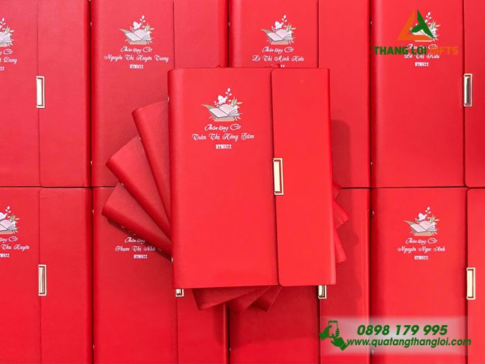 Sổ Tay Bìa Còng Gập 3 Màu Đỏ In Tên Làm Quà Tặng