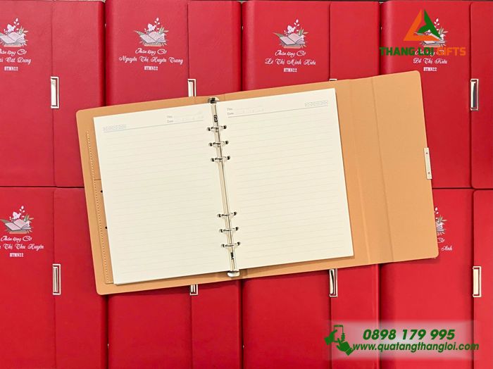 Sổ Tay Bìa Còng Gập 3 Màu Đỏ In Tên Làm Quà Tặng
