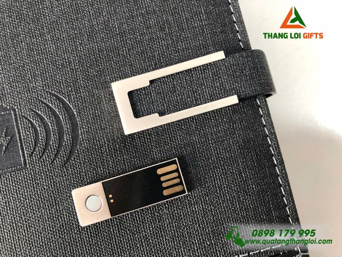 Sổ Tay Đa Năng 4in1 8.000mAh Màu Đen Khắc Logo HEINEKEN Làm Quà Tặng