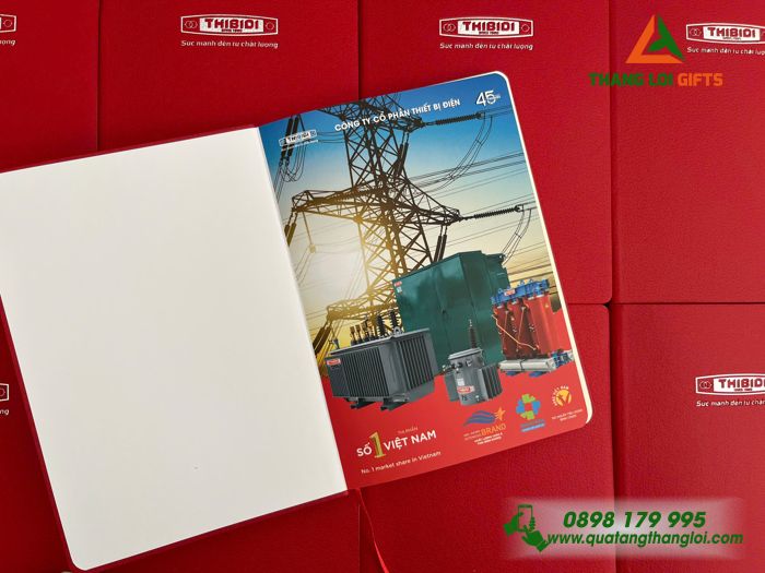 Sổ Da Dán Gáy A5 Màu Đỏ Ép Kim Bạc Logo Doanh Nghiệp THIBIDI