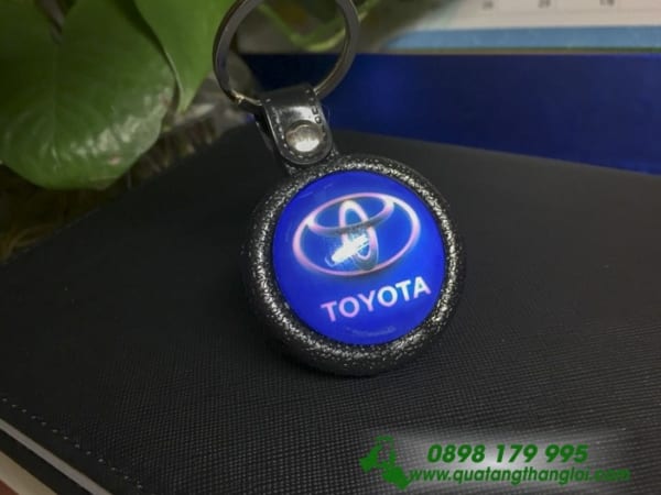 MKT 18 moc khoa nhua cao cap in logo toyota qua tang khach hang quang cao thuong hieu doanh nghiep_1