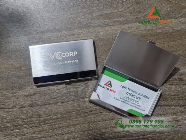 Hop Namecard khac logo VCCORP qua tang khach hang