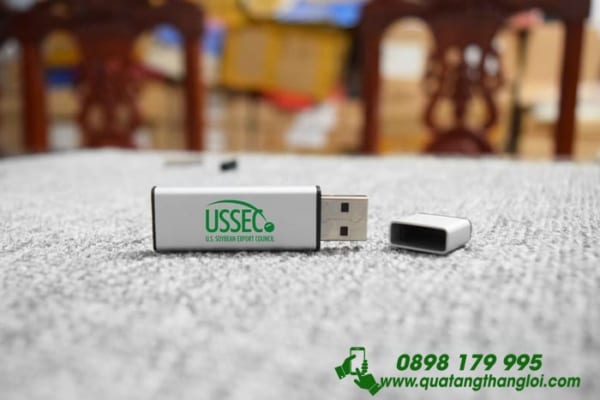 UKT 05 - USB kim loai in khac logo lam qua tang (9)