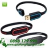 UVT 08 – USB Vong Deo Tay mat nhua in dap logo thuong hieu doanh nghiep (1)