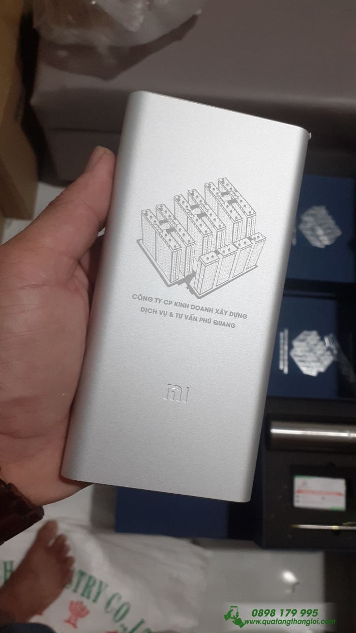 Pin Xiaomi gen3 10000mAh khac logo CTY CPXDDVTV - PHU QUANG lam qua tang su kiên 