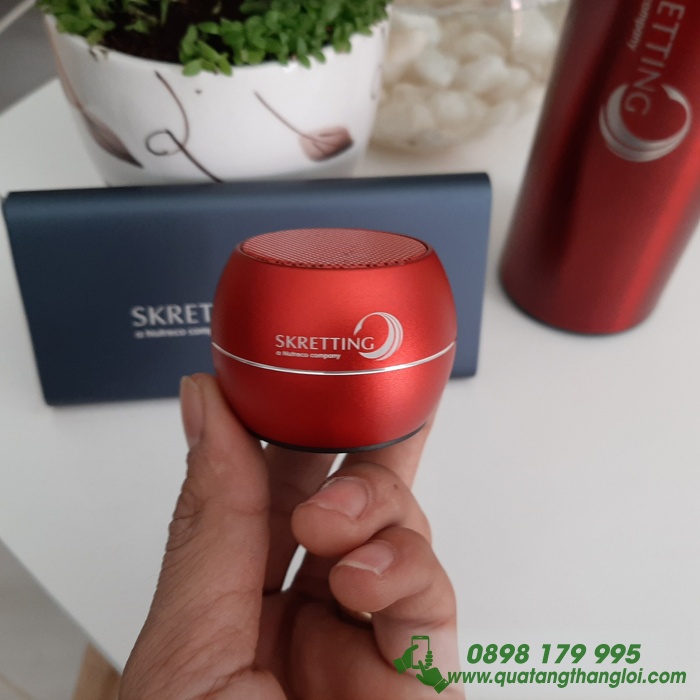 GIFTSET Bo Qua tang(Pin xiaomi+Loa Bluetooth+Binh Giu Nhiet hien thi nhiet do)khac logo Doanh Nghiep SKRETTING lam qua tang khach hang