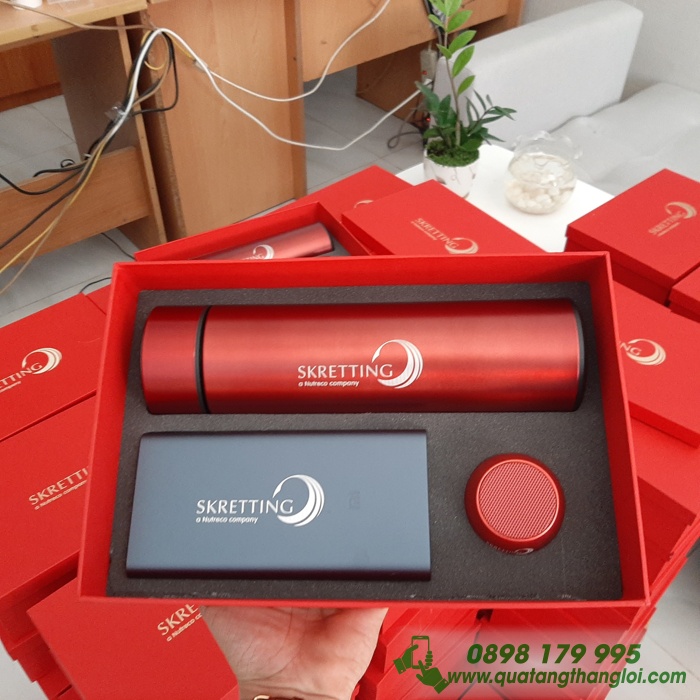 GIFTSET Bo Qua tang(Pin xiaomi+Loa Bluetooth+Binh Giu Nhiet hien thi nhiet do)khac logo Doanh Nghiep SKRETTING lam qua tang khach hang