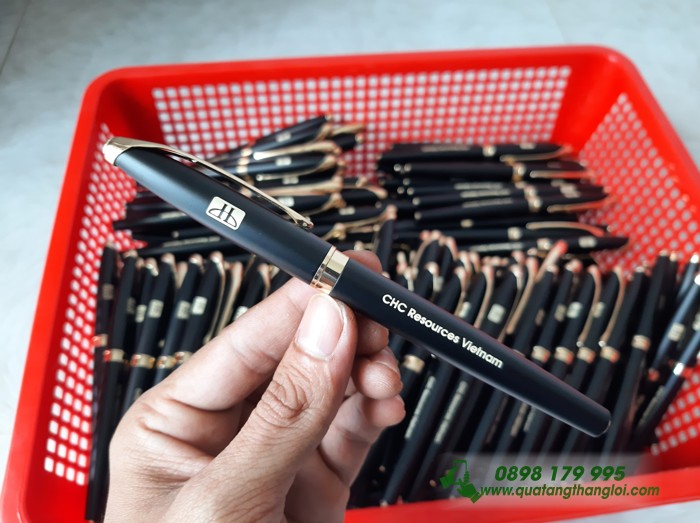 Bút Kim Loại nắp mở khắc logo CHC Resources Vietnam
